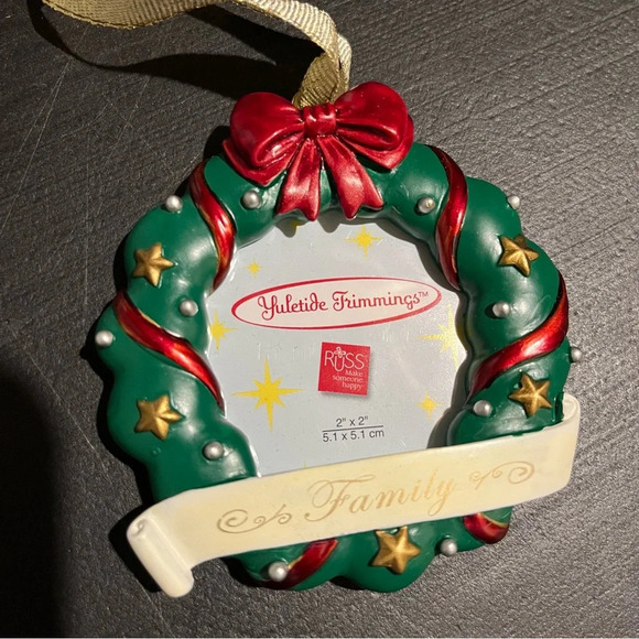 Christmas Photo Ornament Russ Wreath Red Bow & Family 2”x2” Photograph - Picture 3 of 5